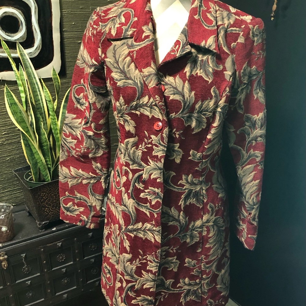 PORTRAIT VTG Red and Gold Brocade Ladies Jacket MINT CONDITION Work Jackets